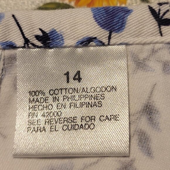 Basic Editions, Not Worn, Women's White with a Blue Floral Desin Skort, Size 14 - Picture 7 of 8